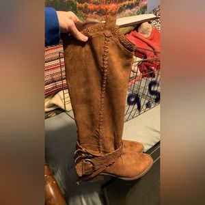 Moccasin looking boots in new condition